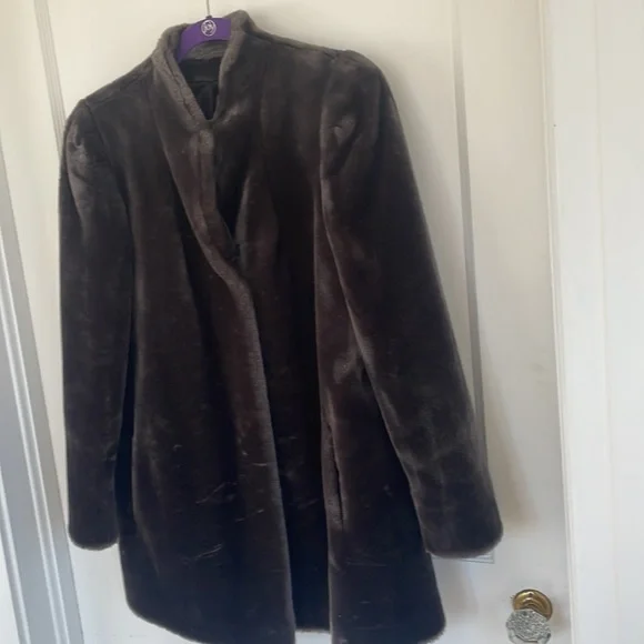 Charcoal vintage faux fur. Two hidden closures, two pockets SZ 10 vintage EUC - Picture 7 of 10